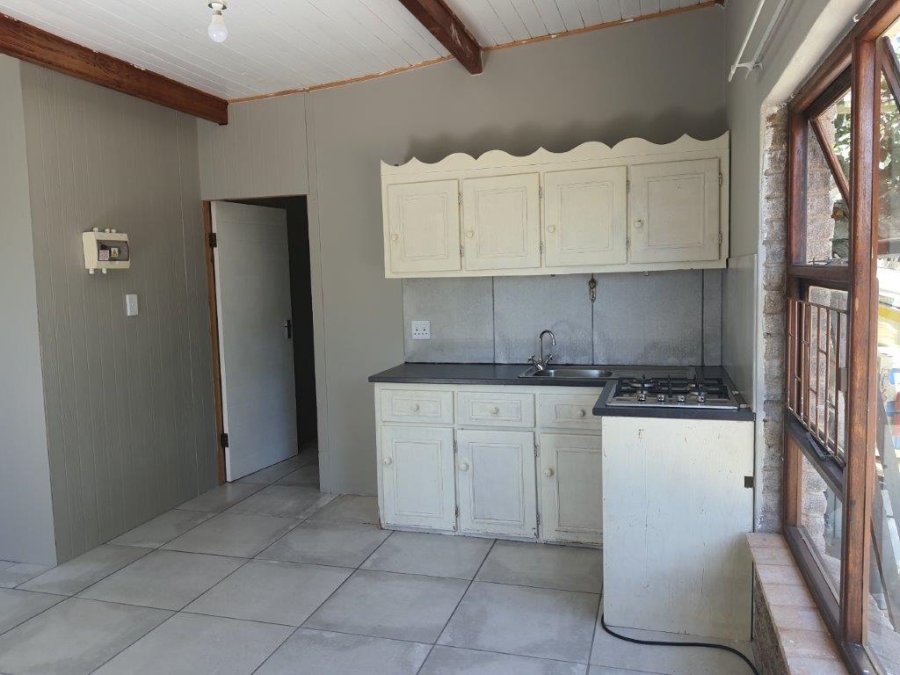 To Let 1 Bedroom Property for Rent in Theescombe Eastern Cape